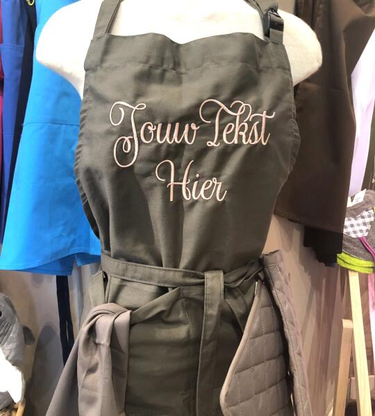 Keukenset ‘Classic’ met borduring van tekst naar keuze